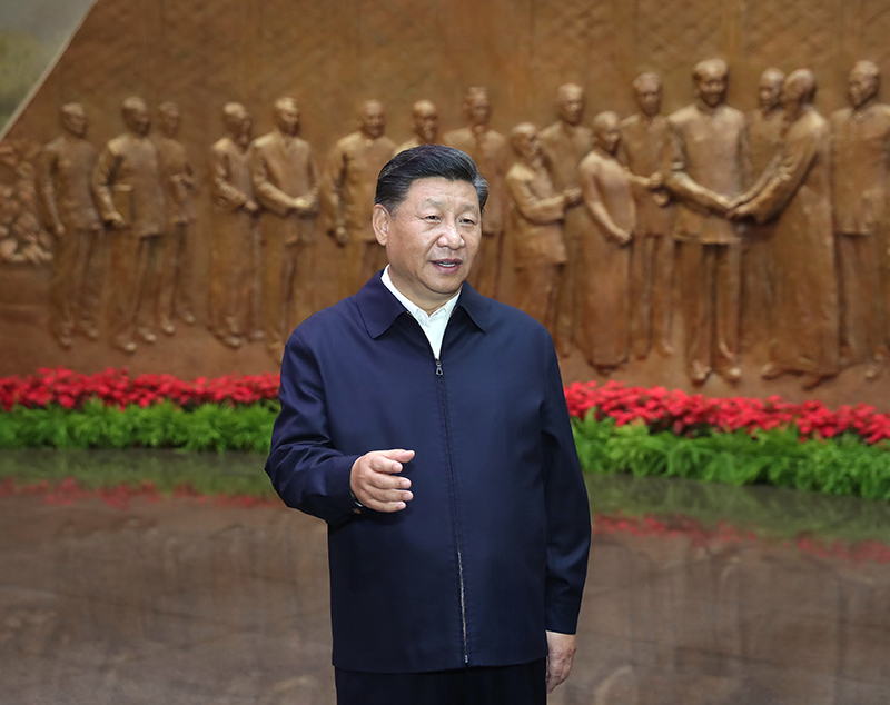 9月12日，中共中央總書記、國(guó)家主席、中央軍委主席習(xí)近平視察中共中央北京香山革命紀(jì)念地。這是習(xí)近平在香山革命紀(jì)念館參觀《為新中國(guó)奠基》主題展覽，并發(fā)表重要講話。