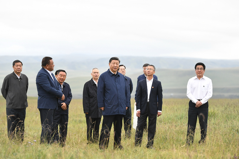 8月19日至22日，中共中央總書記、國家主席、中央軍委主席習(xí)近平在甘肅考察。這是20日下午，習(xí)近平在中農(nóng)發(fā)山丹馬場(chǎng)有限責(zé)任公司一場(chǎng)考察，實(shí)地了解祁連山生態(tài)環(huán)境恢復(fù)和保護(hù)情況。